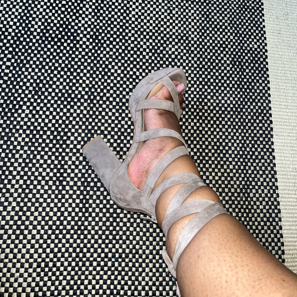 NWT WIDE fit Taupe Platforms